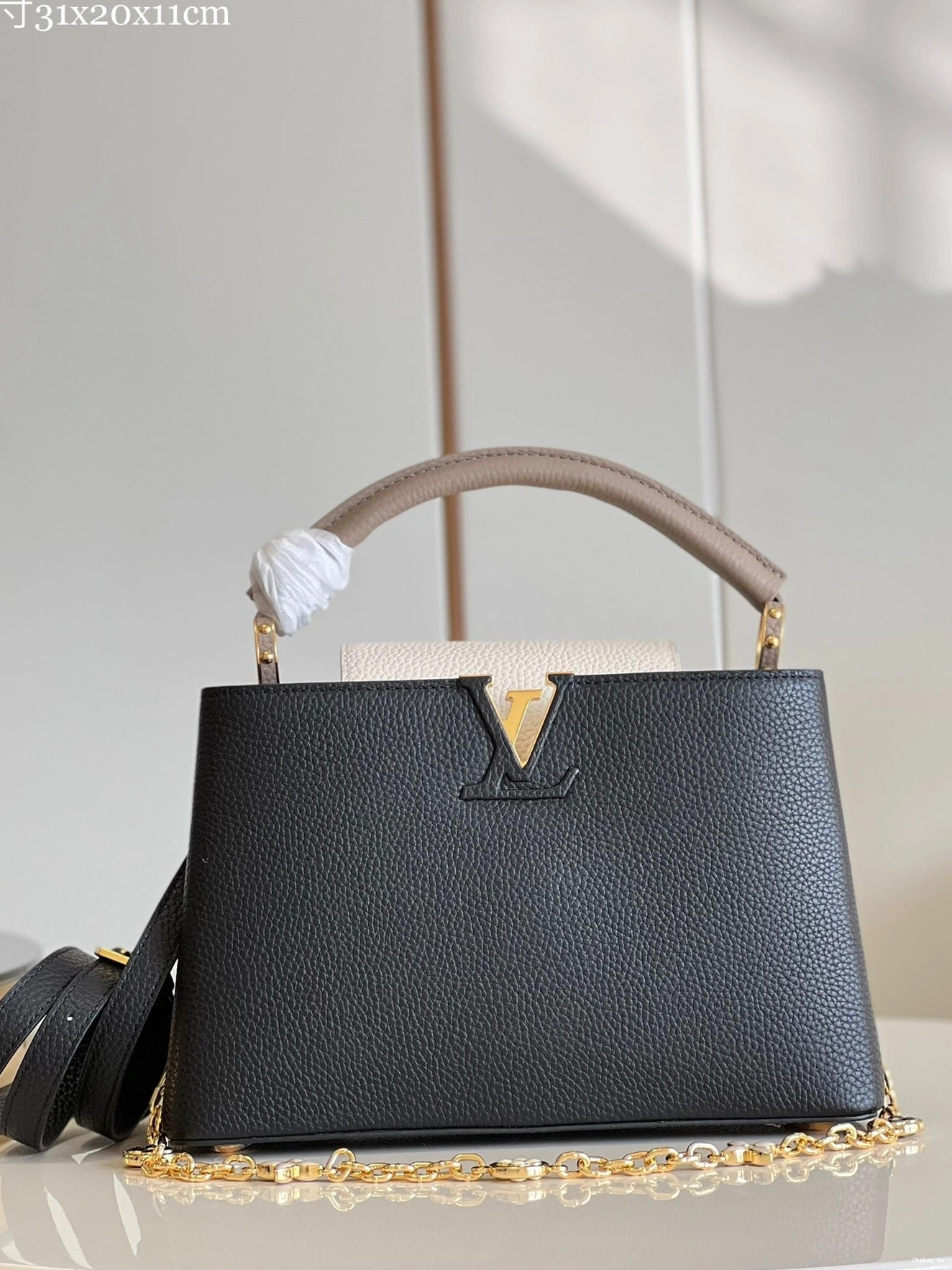 LOUIS CAPUCINES VUITTON MM 0707